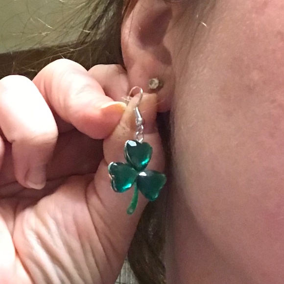 Green Clover Three Heart Dangle Earrings - New - Picture 5 of 7